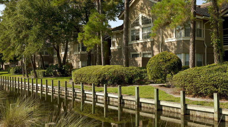 Lush Green Space and Walkways